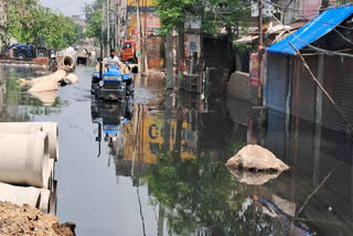 In Ludhiana, people are upset due to rain water entering the houses