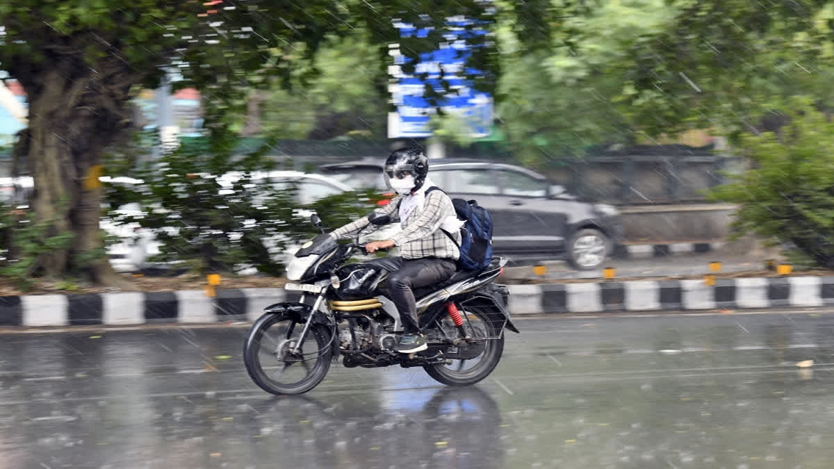 IMD has issued an orange alert for Mumbai indicating heavy to very heavy rainfall, for Mumbai on Friday and Saturday.