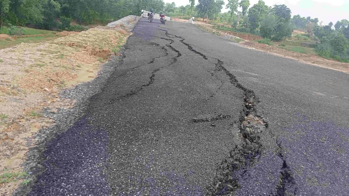 Road Broken In Giridih