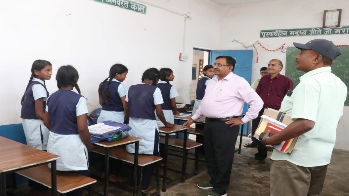 SHAHDOL COMMISSIONER VISIT SCHOOLS