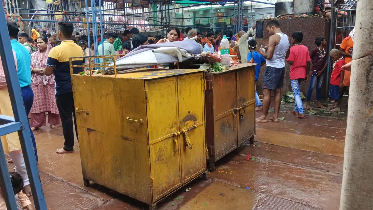 Deoghar district administration ordered to remove shops from Baba Dham temple premises