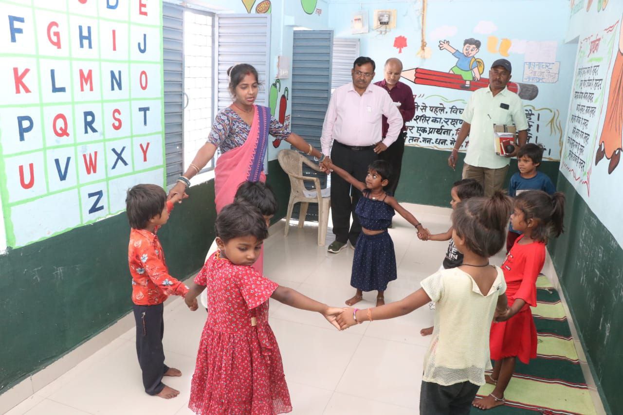 SHAHDOL COMMISSIONER VISIT SCHOOLS