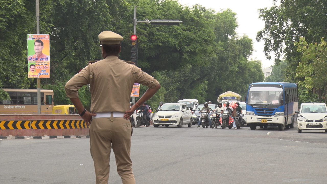 Lucknow police called 1703 parents and tightened for minors riding bikes hindi news uttar pradeh up