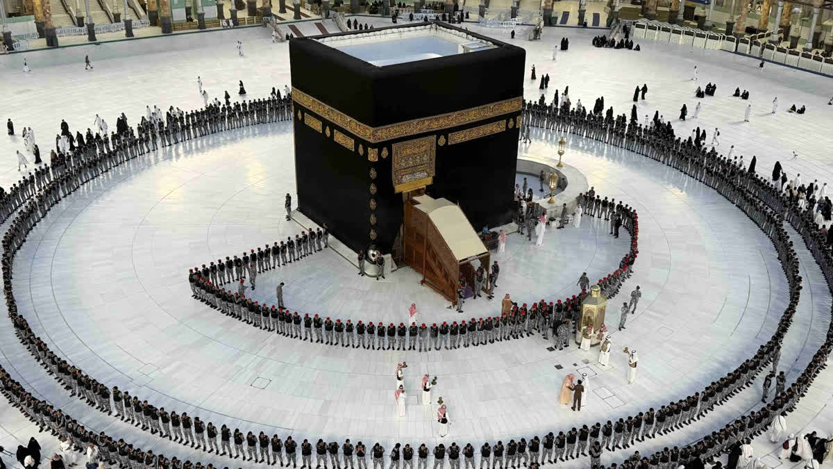 مسجد الحرام مکہ المکرمہ سعودی عرب میں غسلِ کعبہ کی تقریب کا انعقاد