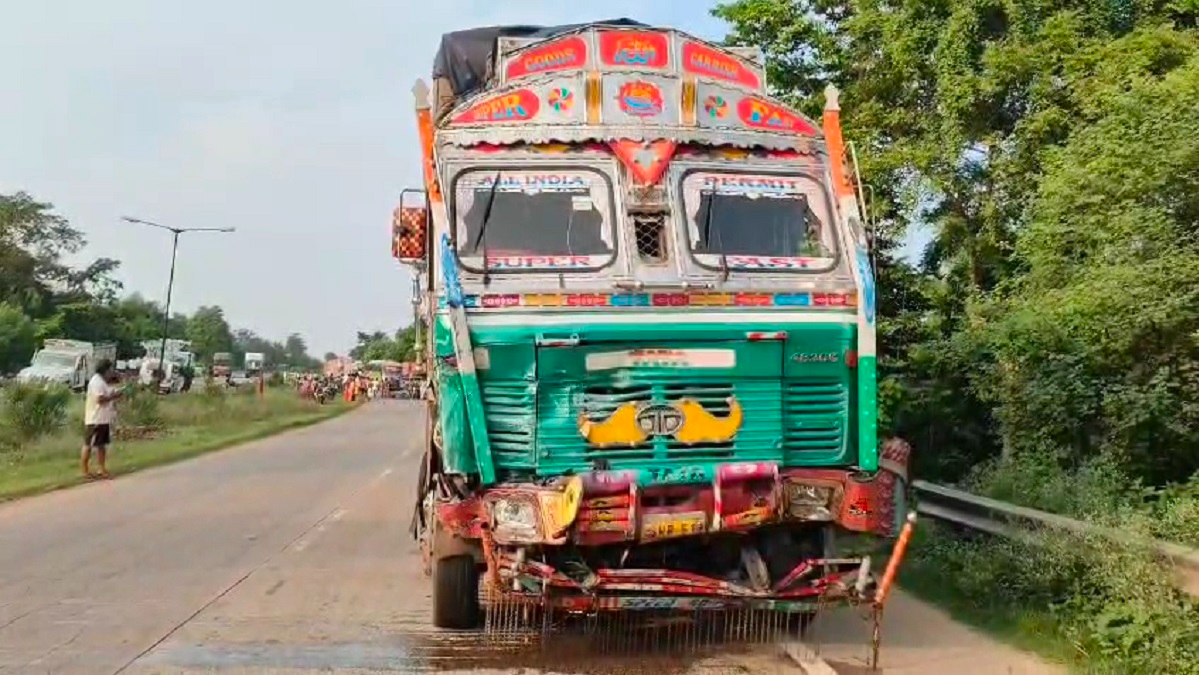 Four Killed As SUV Collides With Truck On NH-16 In Paschim Medinipur