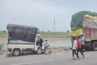 10 people died in a road accident in Gujarat