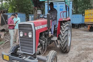 hdmc-distributed-tractors-to-wards-for-waste-collection-in-hubballi