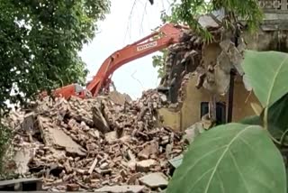 bulldozer action on Sarv Seva Sangh Bhavan Varanas