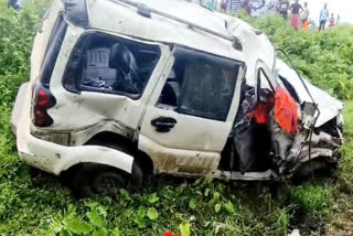 High speed havoc in West Bengal! Car and truck hit pilgrims, 8 dead, 14 injured