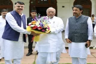 mallikarjun-kharge-called-a-meeting-at-delhi-headquarters-on-13-august