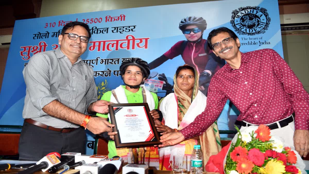 Cyclist Asha Malviya Honored By MP Tourism