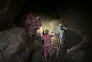 American researcher has been rescued from deep Turkish cave more than a week after he fell ill