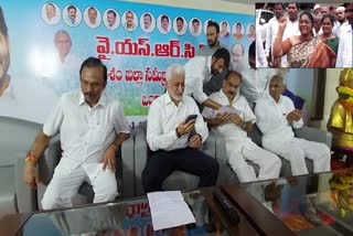 YCP leaders clashed in front of Vijayasai Reddy
