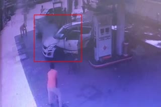 Car Fire In Petrol Bunk Viral Video