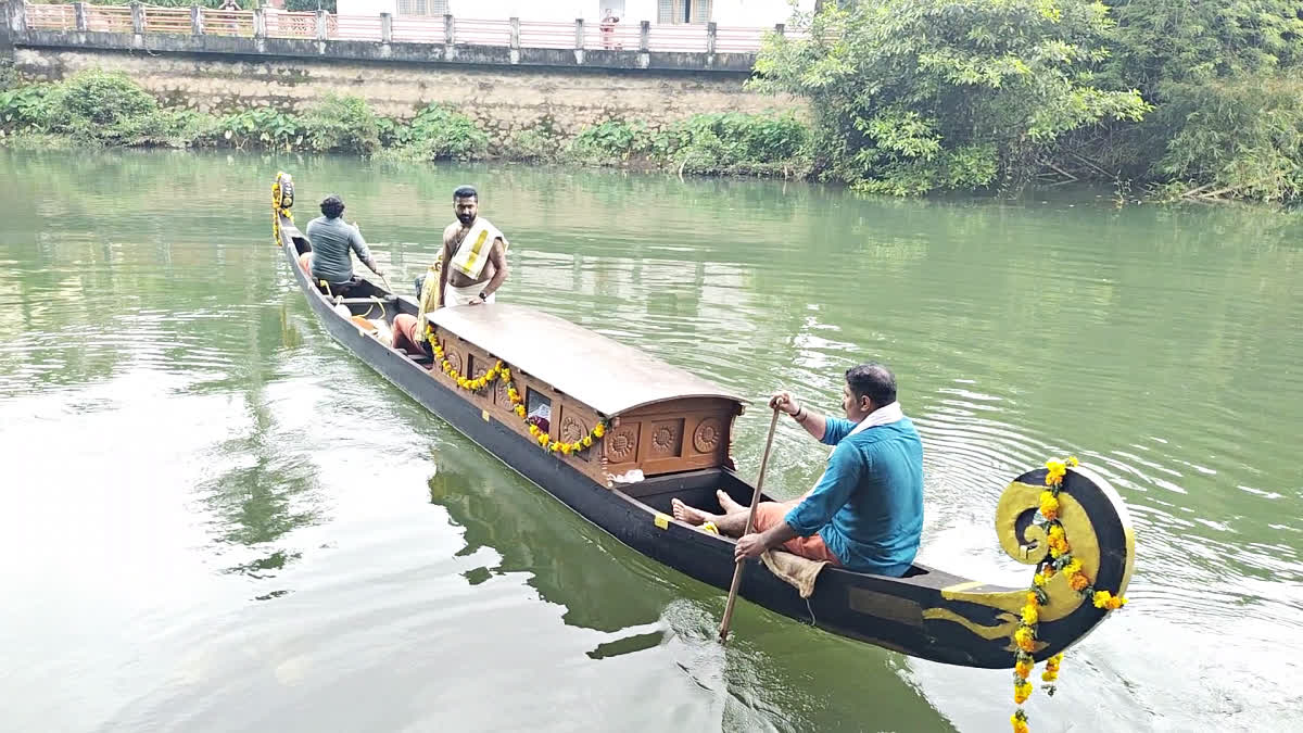 തിരുവാറന്മുളയപ്പന് ഓണസദ്യ  മങ്ങാട്ട് ഇല്ലം തോണി യാത്ര  തിരുവോണ തോണി  ONAM SADHYA FOR THIRUVARANMULAAPPAN