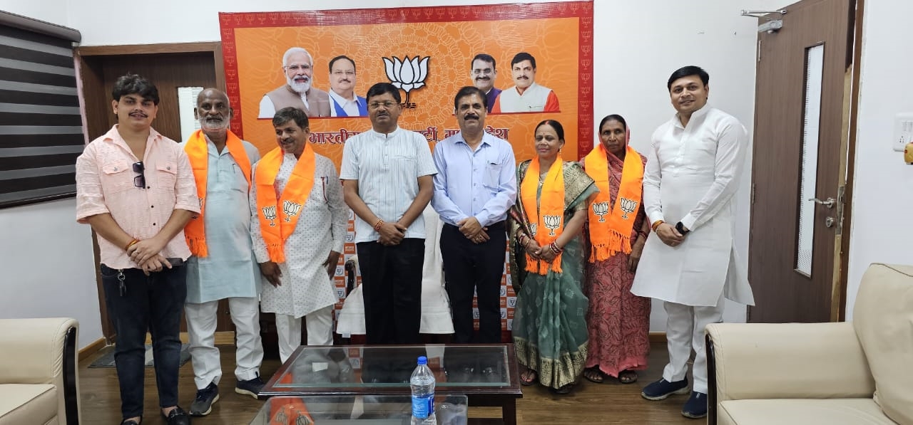 Female Congress councillor joins BJP