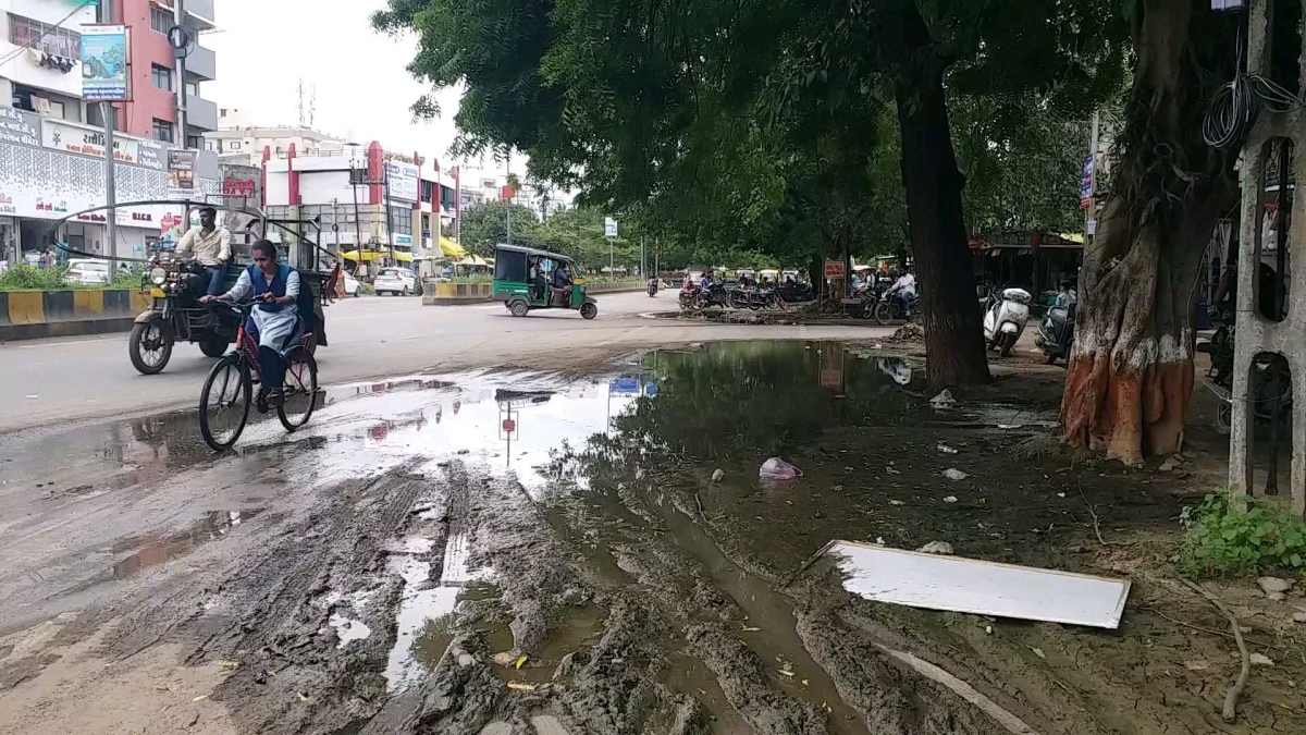 ખાબોચિયા અને પાણીનો ભરાવો