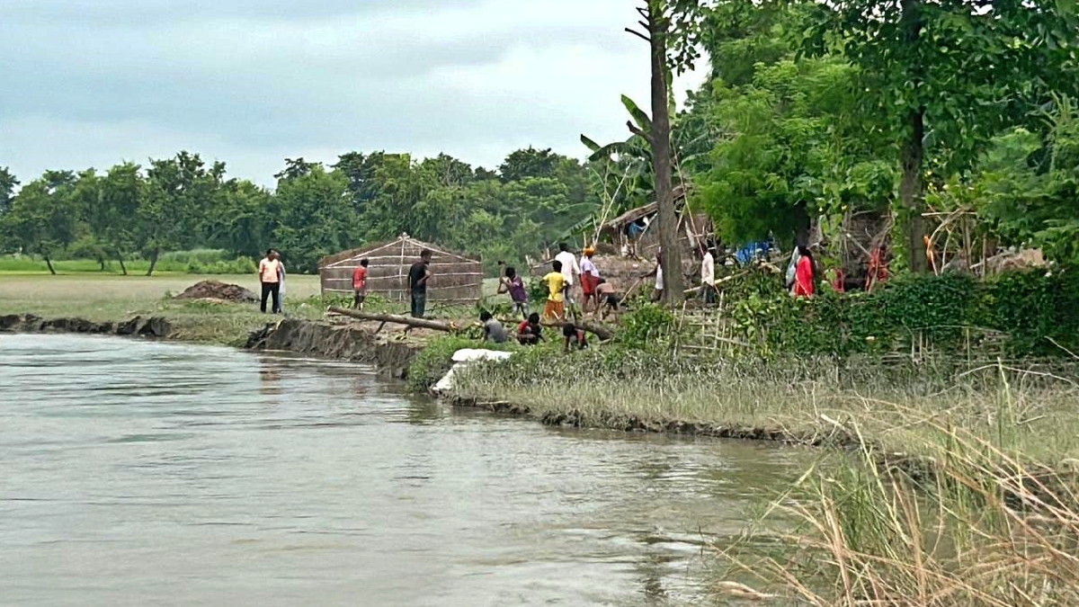 बेतिया में आशियाना उजाड़ने लगे लोग