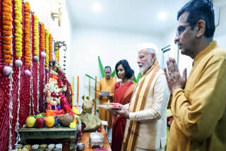 PM Modi Participates in Ganpati Puja at CJI Chandrachud's Residence