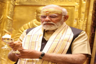 row-over-pm-modi-attending-ganpati-puja-celebrations-at-cjis-residence-bjp-slams-opposition