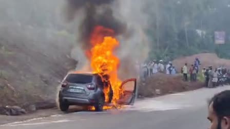 KOZHIKODE CAR FIRE ACCIDENT  KOZHIKODE LATEST NEWS  ഓടിക്കൊണ്ടിരുന്ന കാറിന് തീപിടിച്ചു  പന്തീരാങ്കാവ് കാറിന് തീപിടിച്ചു