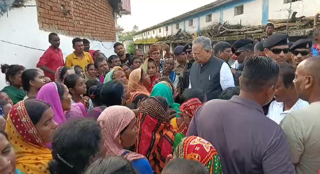 Raman Singh met flood affected people in Rajnandgaon