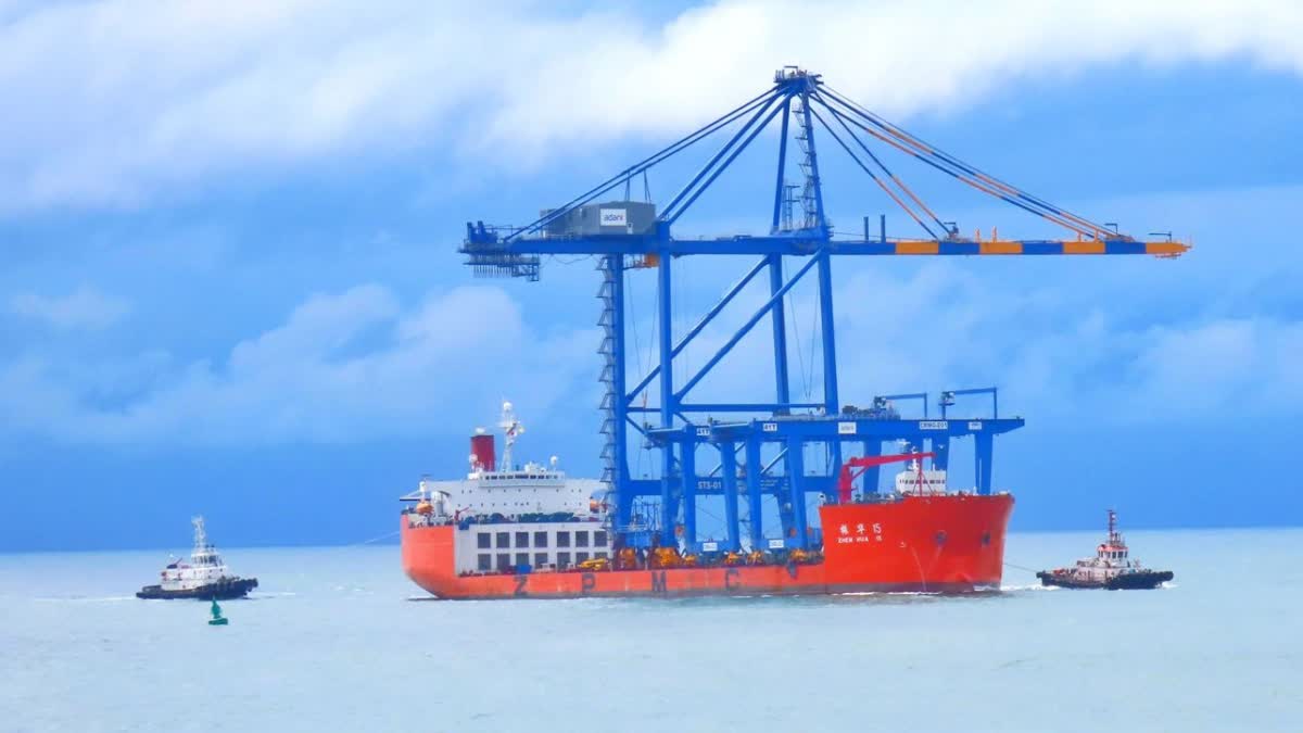 Vizhinjam Port welcomes first cargo ship  First Cargo Ship Anchored in Vizhinjam Port  ആദ്യ ചരക്കു കപ്പല്‍ വിഴിഞ്ഞത്ത്  വന്‍ പദ്ധതി തീരമണയുന്നു  വിഴിഞ്ഞം അന്താരാഷ്‌ട്ര തുറമുഖം  Vizhinjam International Port  Vizhinjam Port  വിഴിഞ്ഞം തുറമുഖത്തേക്ക് ചരക്ക് കപ്പലെത്തി