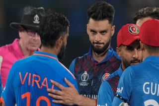 Internet users were expecting another verbal war between Virat Kohli and Naveen ul Haq as India and Afghanistan were taking on each other. However, they were shocked to see the rivalry taking a u-turn and both players keeping their differences aside to share a warm hug.