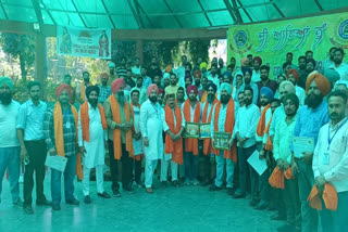 Taxi drivers in Amritsar staged a protest against the Punjab and Himachal government