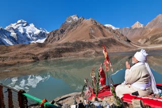 pm modi offers prayers at parvati kund