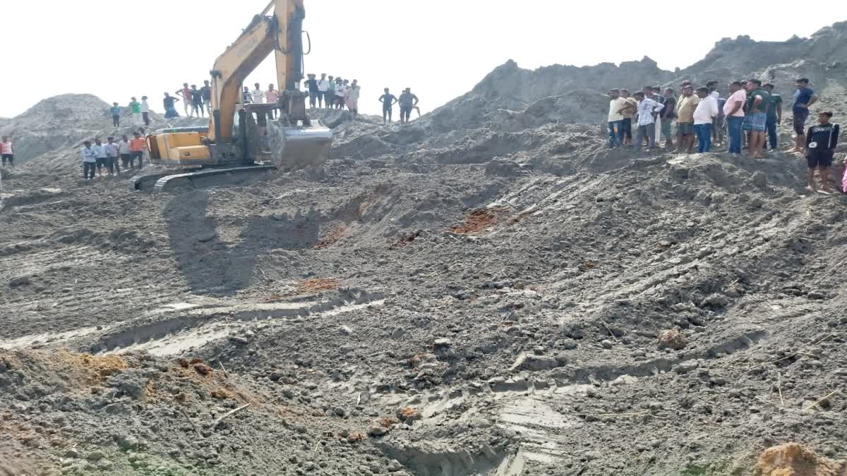 Two children died after being buried in soil in Dumka