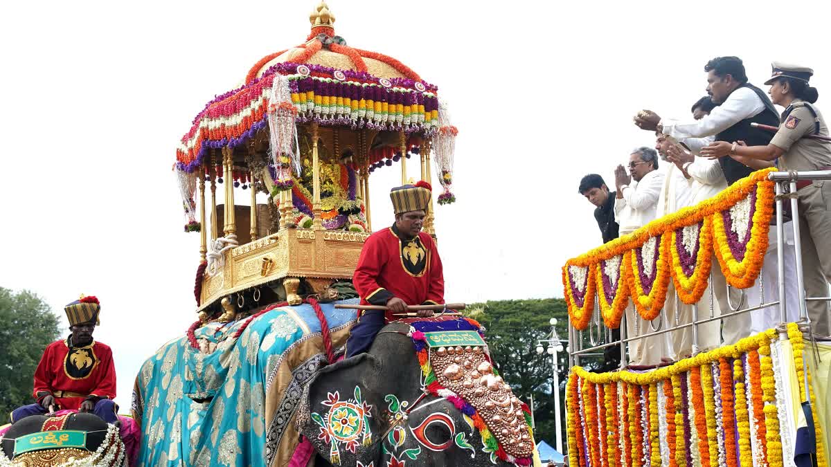 ಜಂಬೂ ಸವಾರಿಗೆ ಮುಖ್ಯಮಂತ್ರಿ ಸಿದ್ದರಾಮಯ್ಯ ಚಾಲನೆ