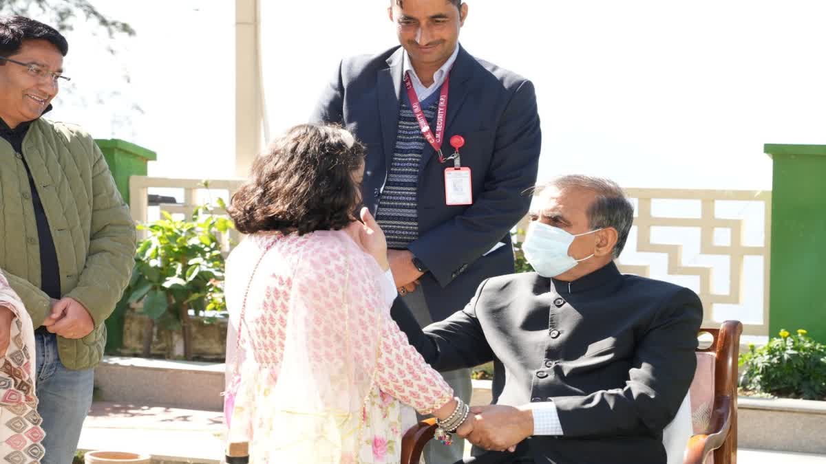 मुख्यमंत्री सुक्खू ने टूटीकंडी बालिका आश्रम में मनाई दिवाली मुख्यमंत्री सुक्खू ने टूटीकंडी बालिका आश्रम में मनाई दिवाली