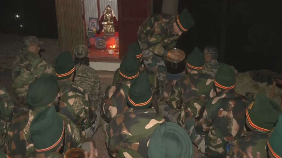 army-jawans-celebrate-diwali-at-loc-in-kupwara