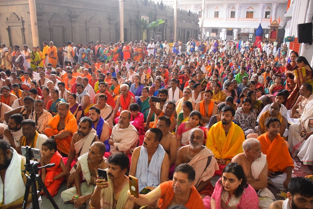 deepavali-celebration-at-manthralaya-raghavendraswamy-math