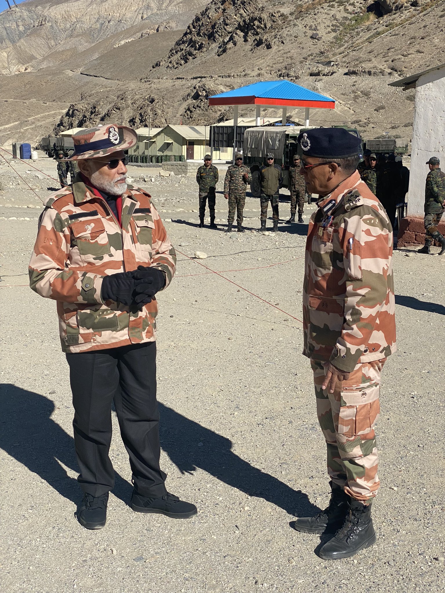 pm-narendra-modi-reached-lepcha-in-himachal-pradesh-to-celebrate-diwali-with-our-brave-security-forces