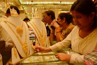 traders federation said 30 thousand crore worth of gold and silver sales across the country for Diwali festival