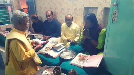 traders-in-patan-maintained-the-age-old-tradition-of-worshiping-books-chopda-pujan