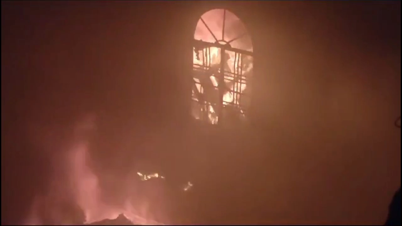 ऑटो पार्ट्स के गोदाम में लगी आग