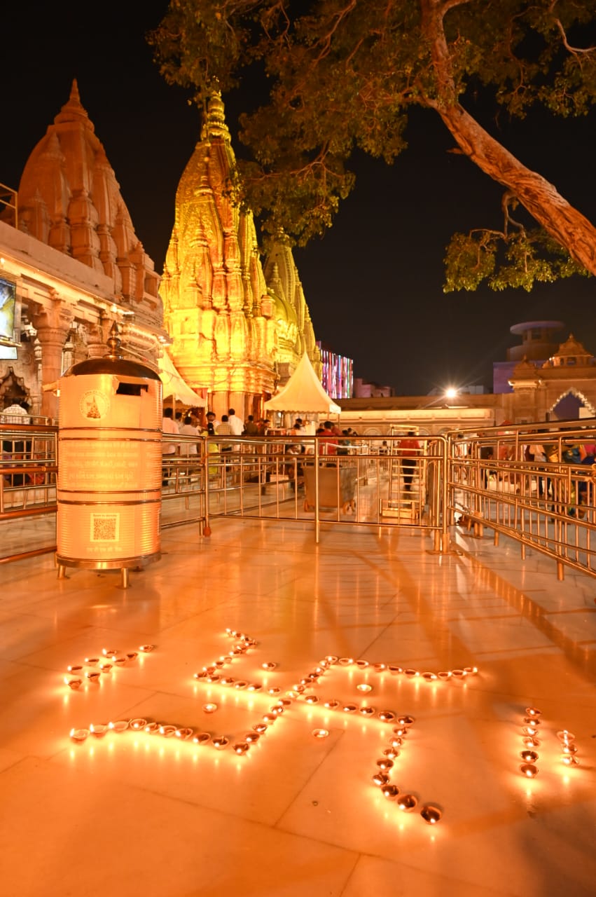 दीपावली में दीयों की रोशनी से जमगम विश्वनाथ धाम