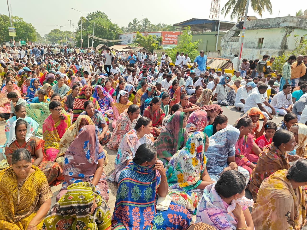 ராமேஸ்வரம் மீனவர்கள் போராட்டத்தில் பெண்கள்