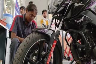 Badwani female bike mechanic News