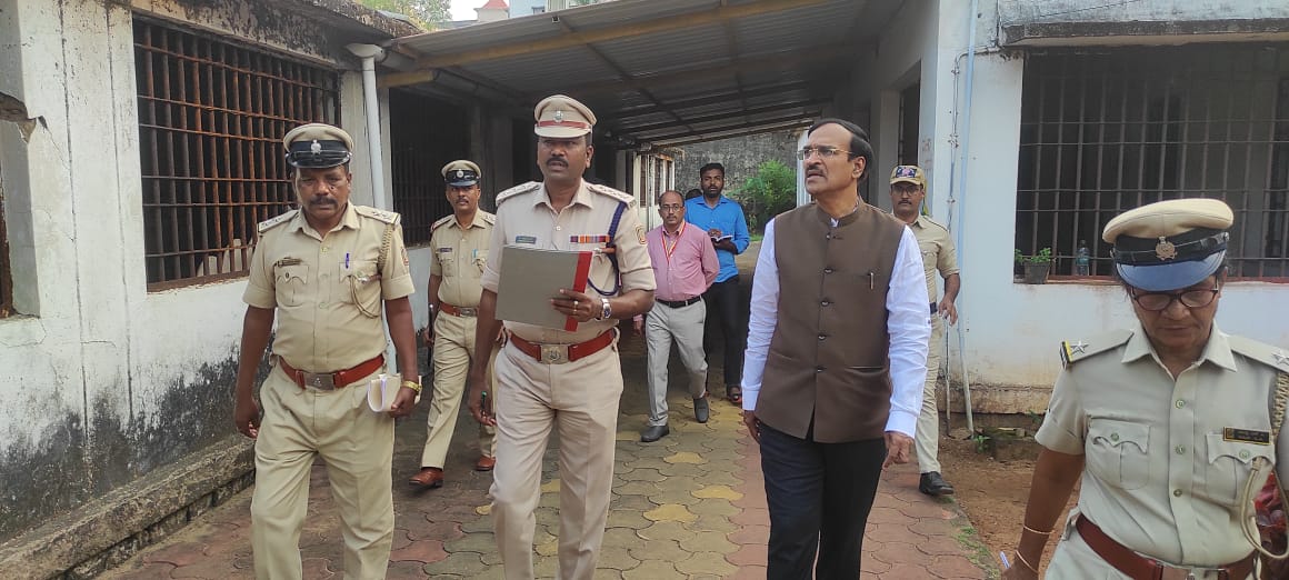 Judicial member of the State Human Rights Commission Vanthikodi who inspected the district jail