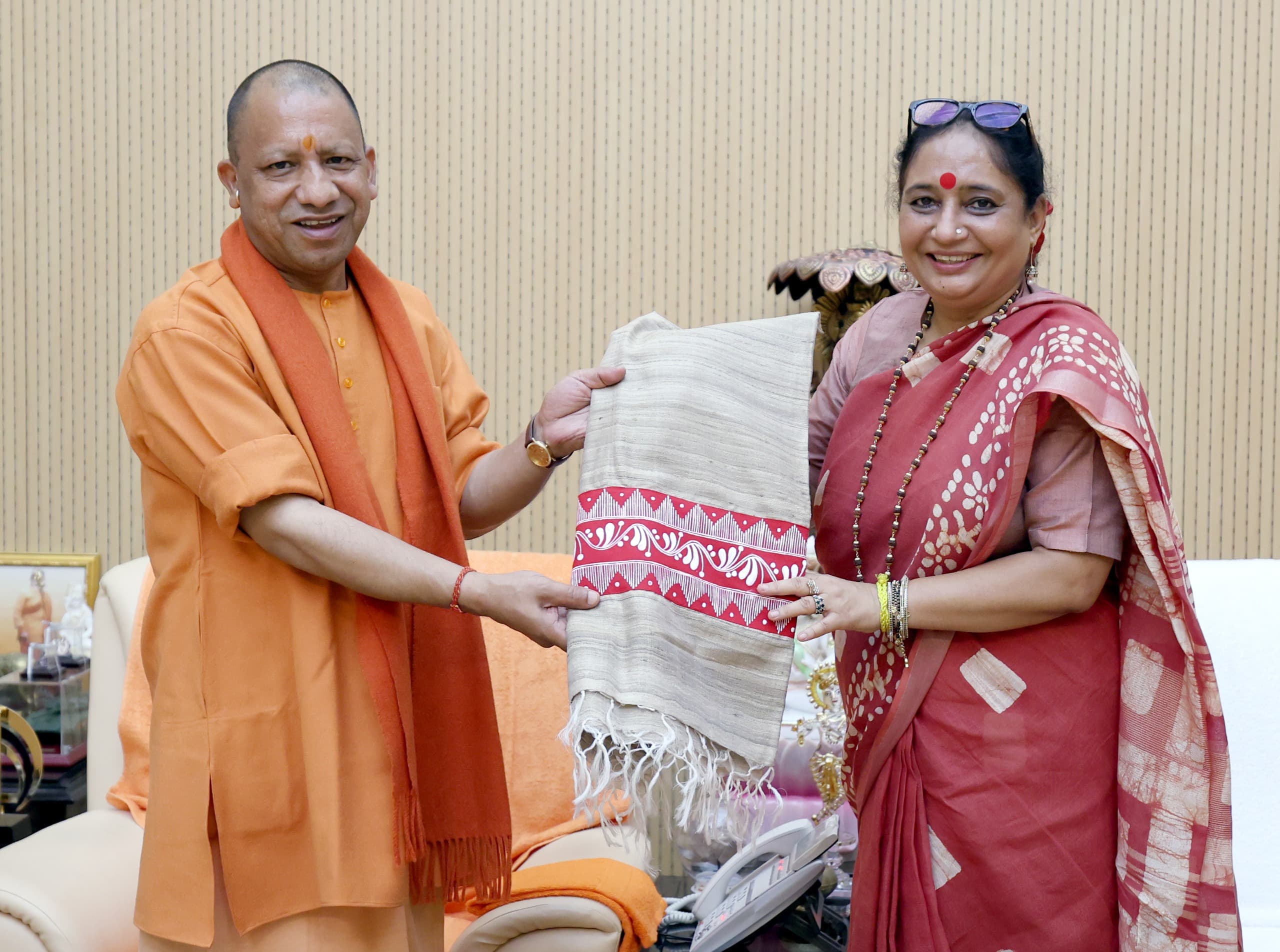 Assembly Speaker Ritu Khanduri met UP CM Yogi Adityanath