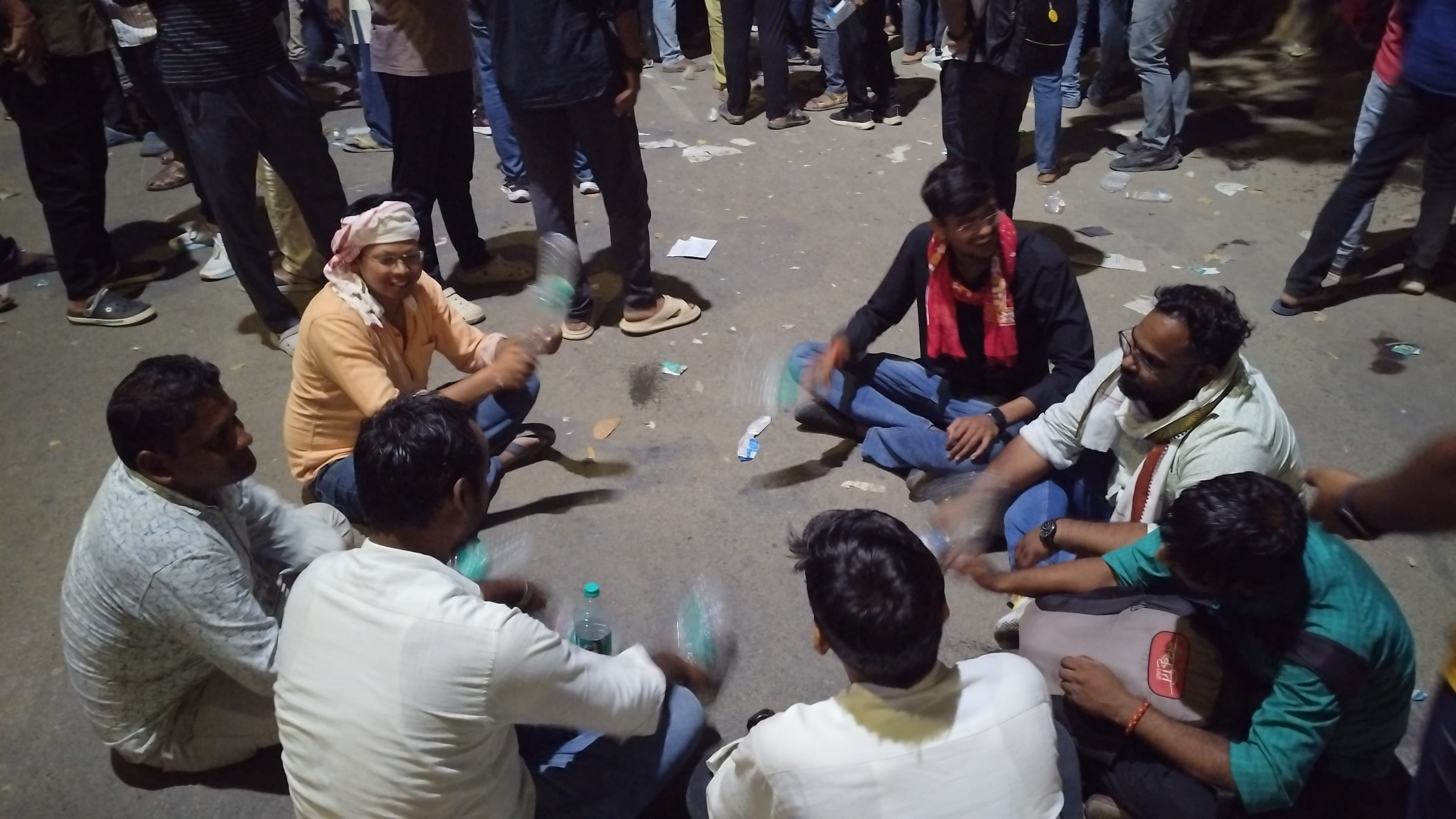 uppsc-pcs-ro-aro-exam-date-2024-preliminary-prelims-examination-controversy 36 hours students protest outside prayagraj office commission responded