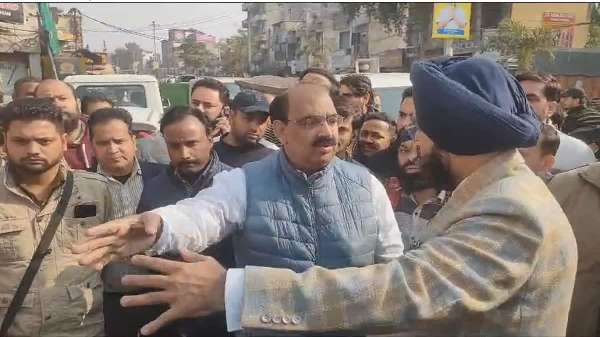 MLA ashwani sharma and dc pathankot conflict on road