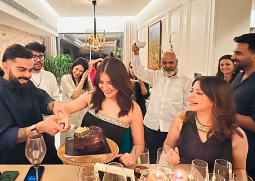 Anushka Sharma, Virat Kohli celebrate 6th wedding anniversary