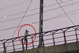 Girl Tries To Jump From Metro Pillar
