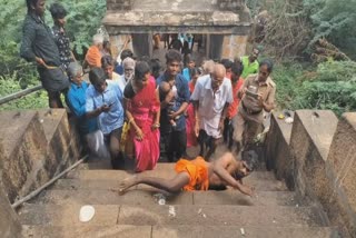 Grandson rolled up 1017 stairs to fulfill his grandfather wish and had darshan of ayyarmalai kovil in karur