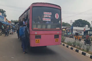 Govt School Students Travel Hanging on The Bus